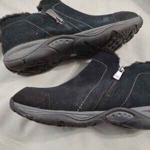 Easy Spirit Seerunna bootie, black fur lined, display model.     8M